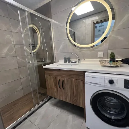 Enjoy The Tranquility With A Charming View Of The Apartment *