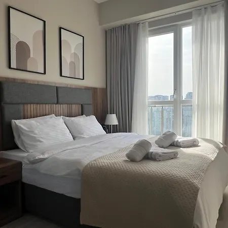 Enjoy The Tranquility With A Charming View Of The Apartment *