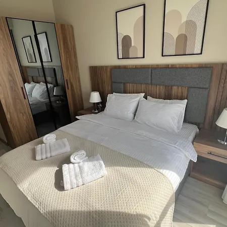 Enjoy The Tranquility With A Charming View Of The Istanboel